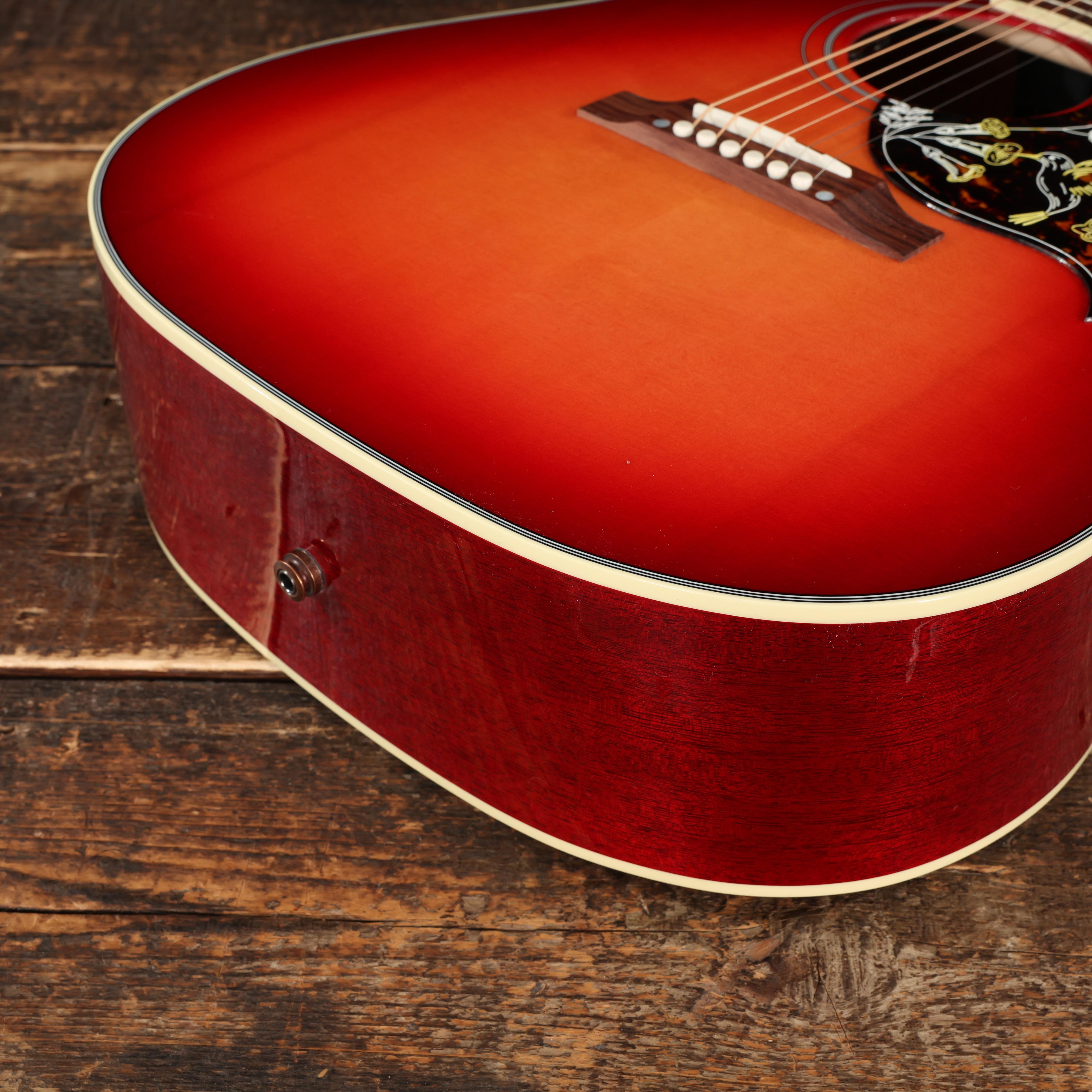 Gibson Hummingbird Standard in Vintage Cherry Sunburst - Andertons